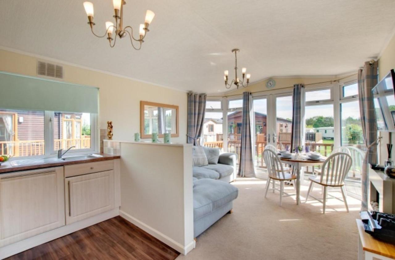 Stunning 3-Bed Hot Tub Lodge Northumberland Felton  Exteriér fotografie